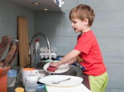 6 причин  переложить часть домашних дел на ребенка