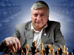 Сеанс одновременной игры в Новосибирске дал чемпион мира по шахматам Анатолий Карпов